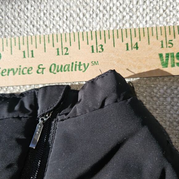 Neve Black Quilted Winter Mini Skirt with Zipper Detail Size Medium - Picture 4 of 8